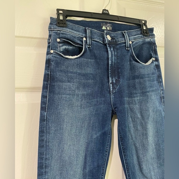 Mother The Runaway Step Fray Flare Jeans in Mañana Mi Amor Dark Wash Size 26 - Picture 3 of 14
